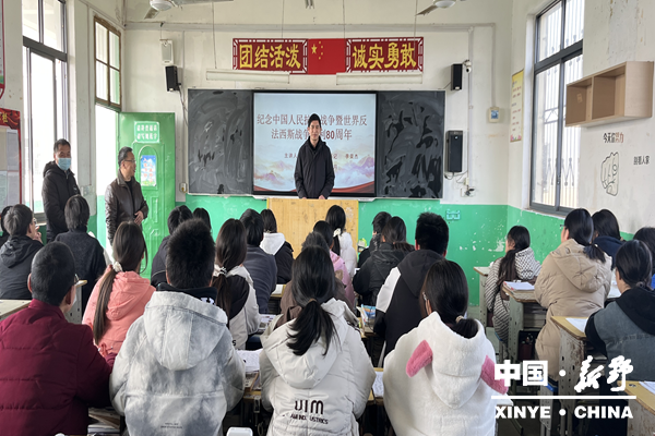 铭记历史启示 担当青春使命 ——前高庙乡党委书记为中学生讲授抗战胜利80周年主题思政课