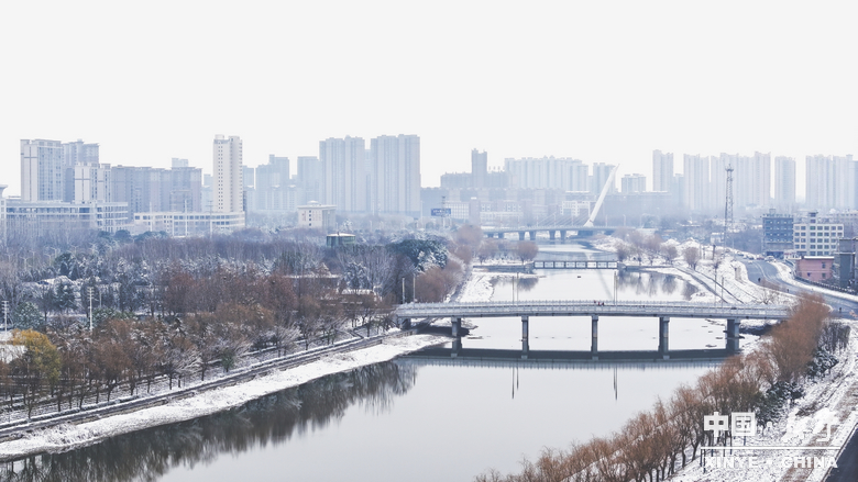元日初晗、雪裹新野，泼墨留白、辞旧启新