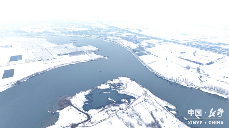 元日初晗、雪裹新野，泼墨留白、辞旧启新