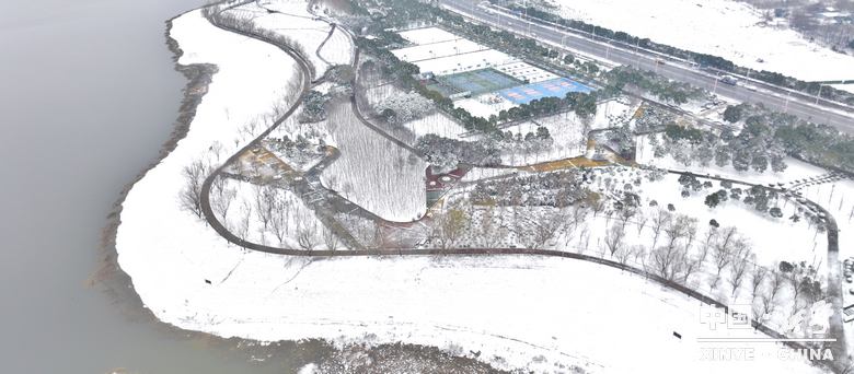 元日初晗、雪裹新野，泼墨留白、辞旧启新