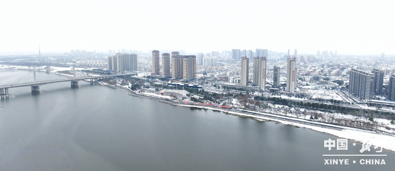 元日初晗、雪裹新野，泼墨留白、辞旧启新