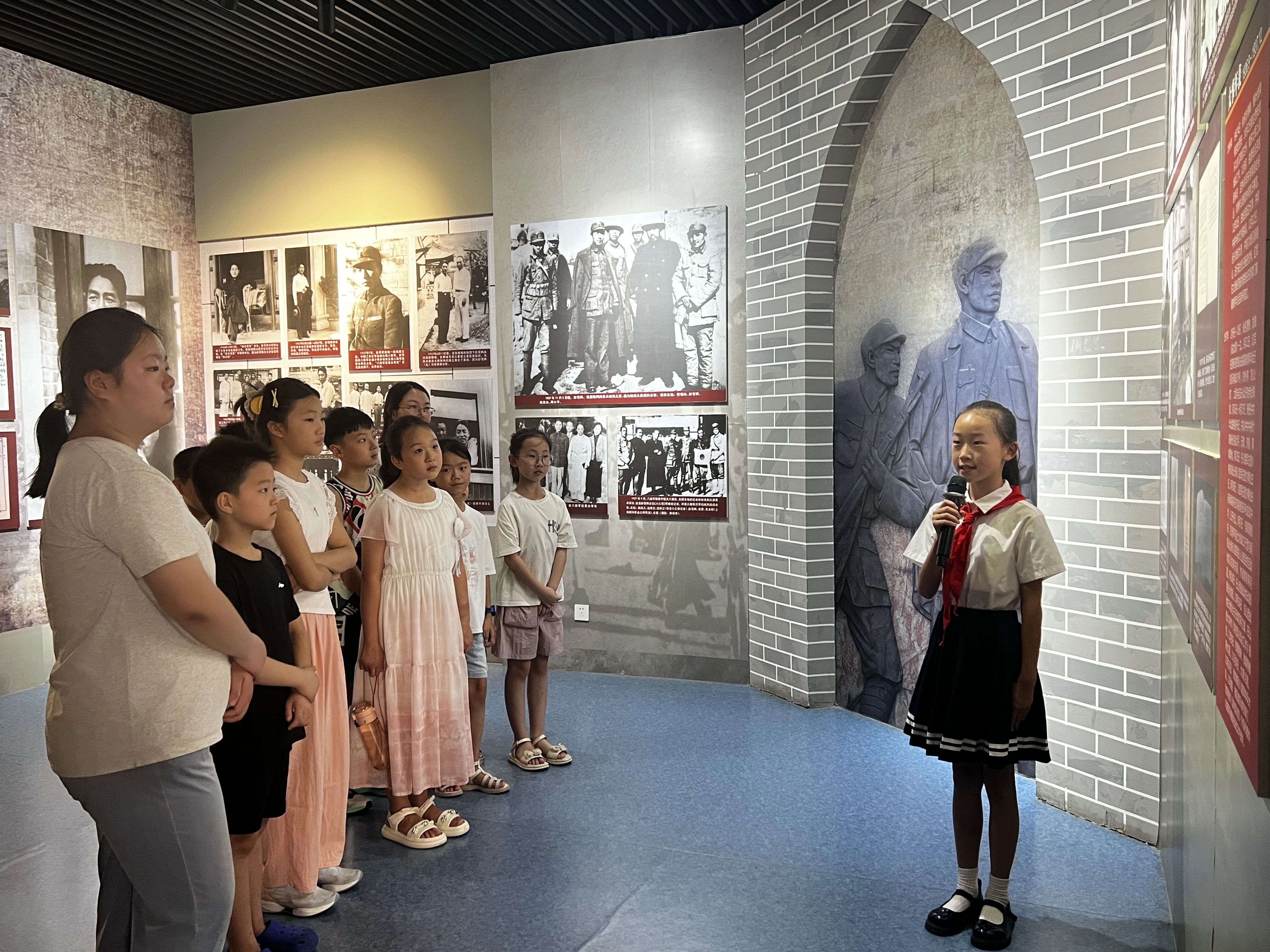 《红色传承 童心向党》——彭雪枫纪念馆建军节开放思政课，点燃青少年理想心灯