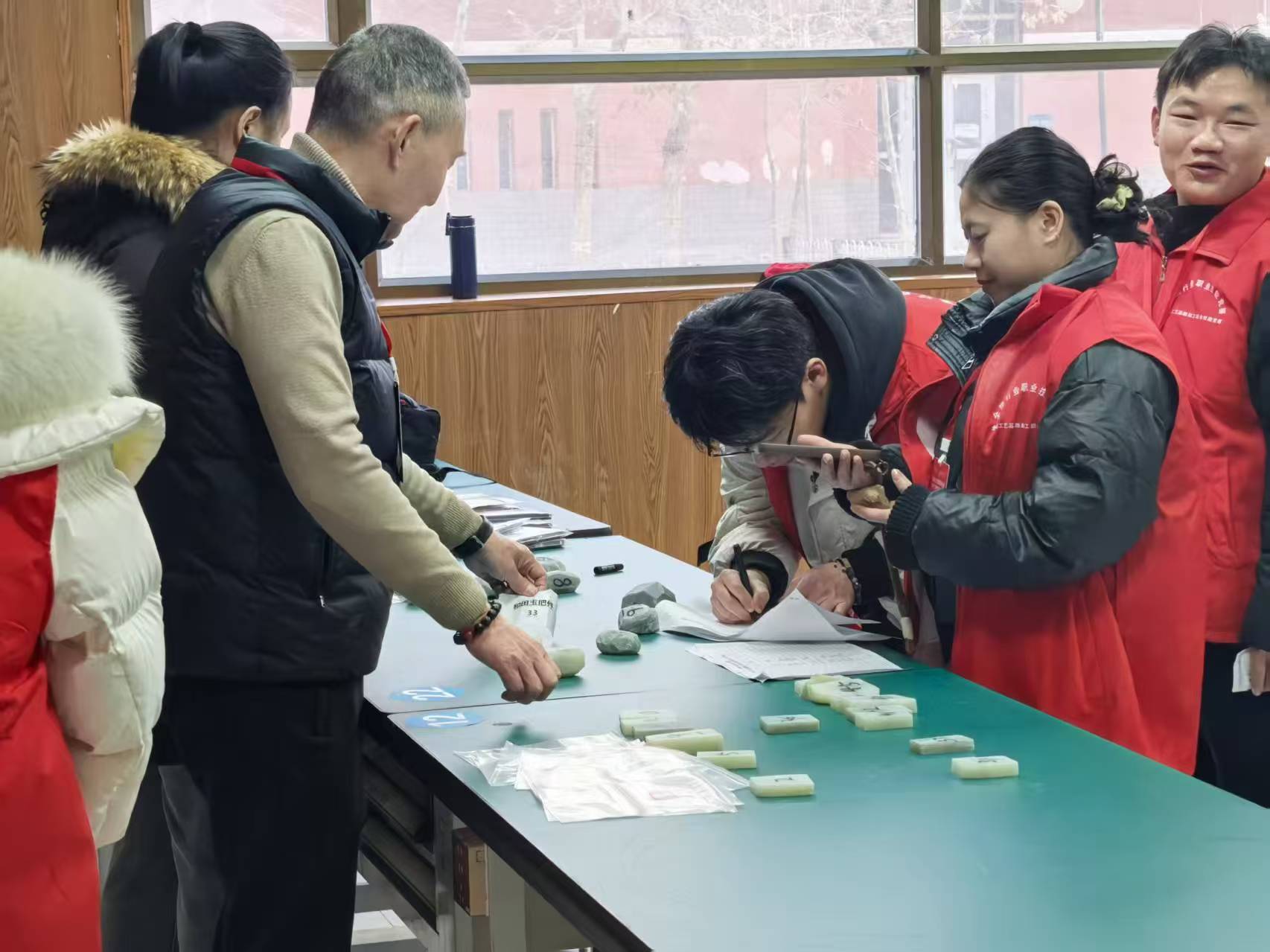 镇平玉雕选手在全国工艺品雕刻工职业技能竞赛总决赛载誉而归