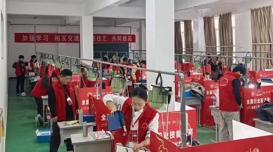 镇平玉雕选手在全国工艺品雕刻工职业技能竞赛总决赛载誉而归