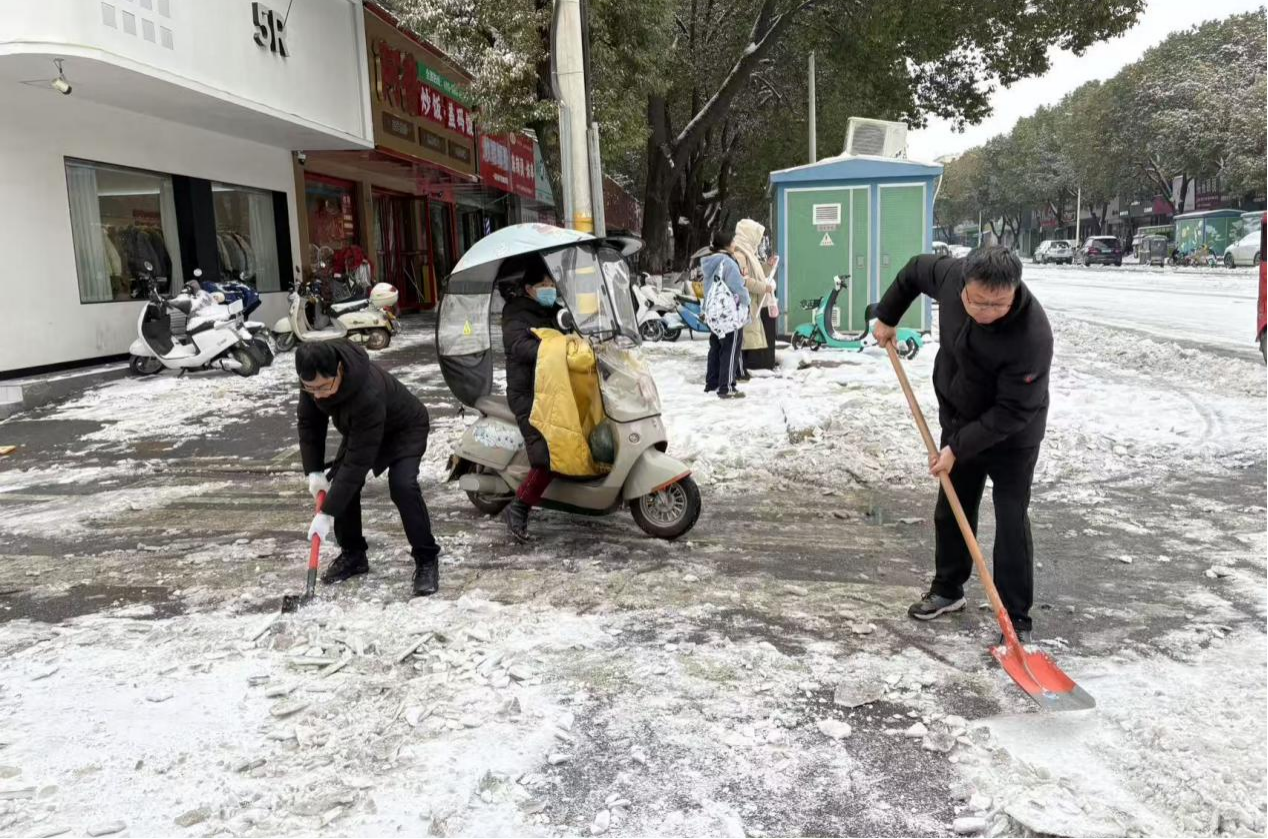 唐河县应急管理局：“除雪”急先锋 “破冰”保畅通