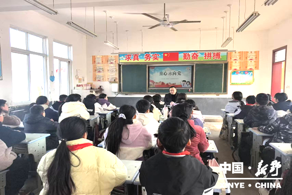 童心永向党 党史润童心——王庄镇镇长走进镇一小讲授思政课