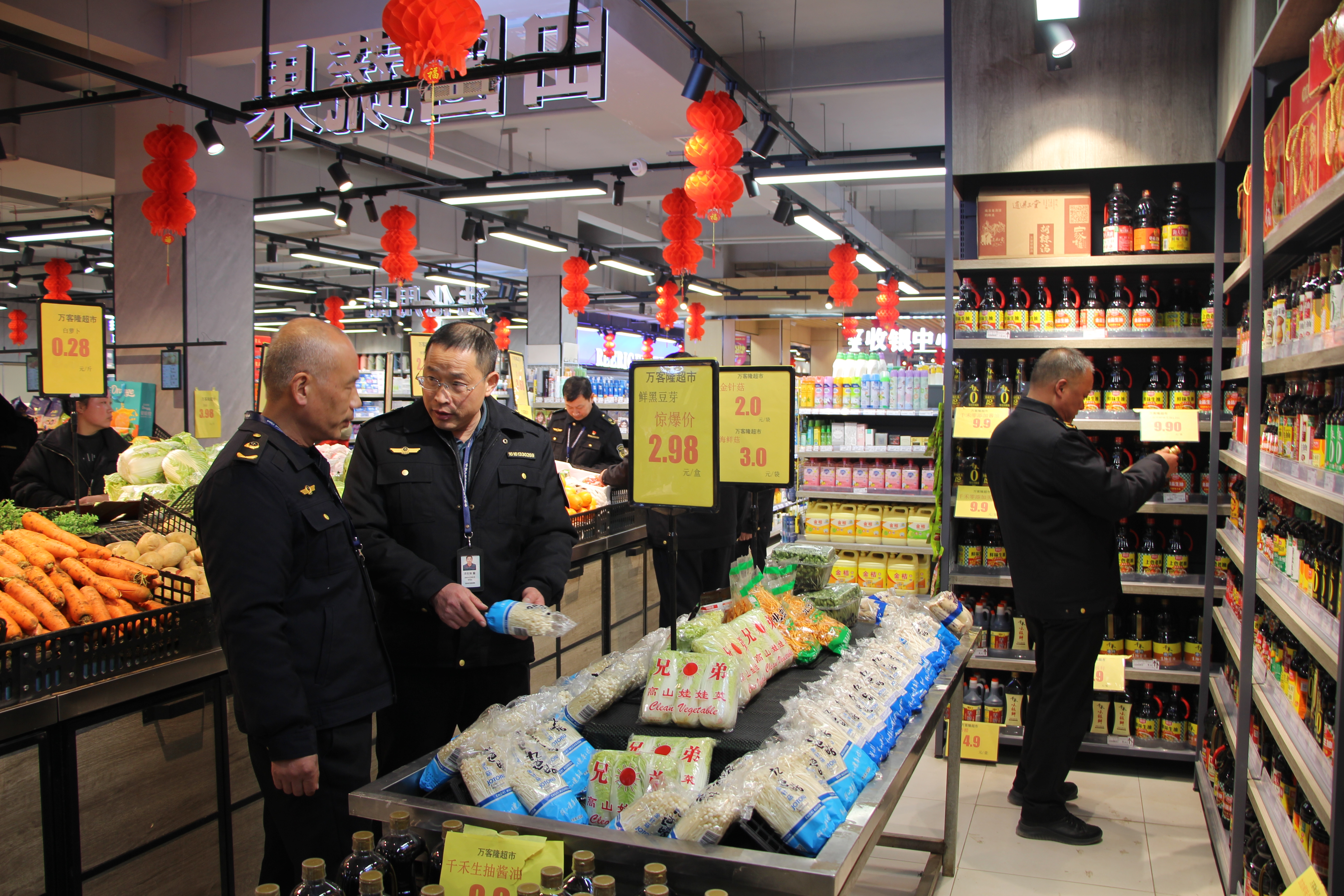 邓州市春节市场物丰价稳 监管部门护航“舌尖安全” 邓州市春节市场物丰价稳 监管部门护航“舌尖安全”