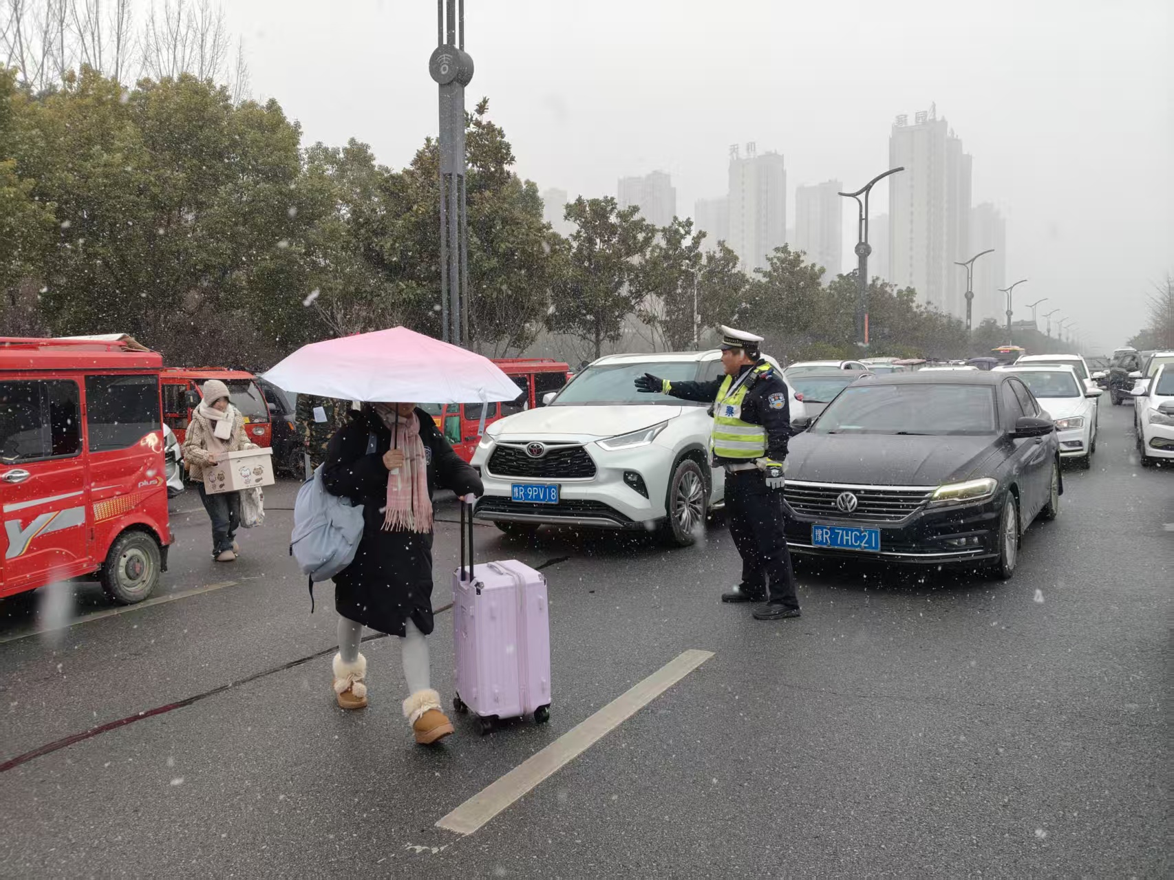 寒来暑往践初心 警伴平安护成长