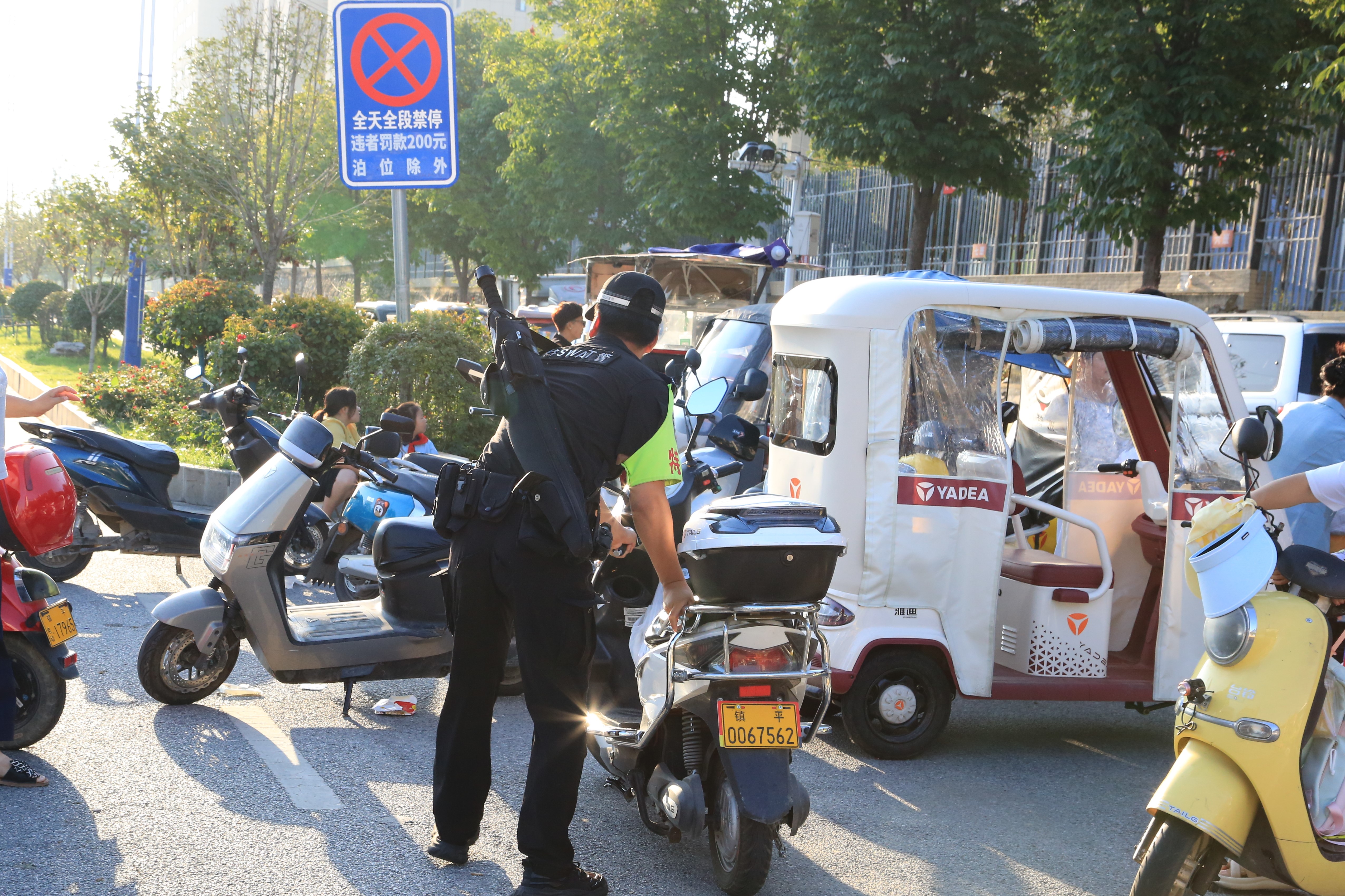 寒来暑往践初心 警伴平安护成长