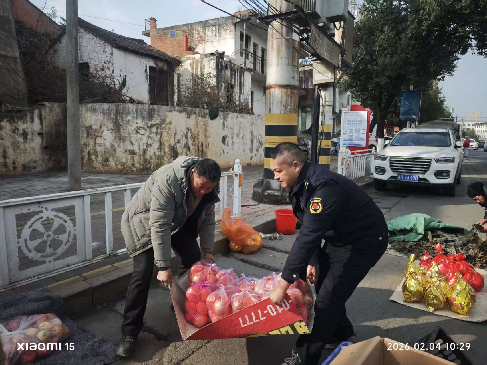 秩序与温度同行，辞旧与迎新共筑——西峡县城管局开展节前城市环境综合治理