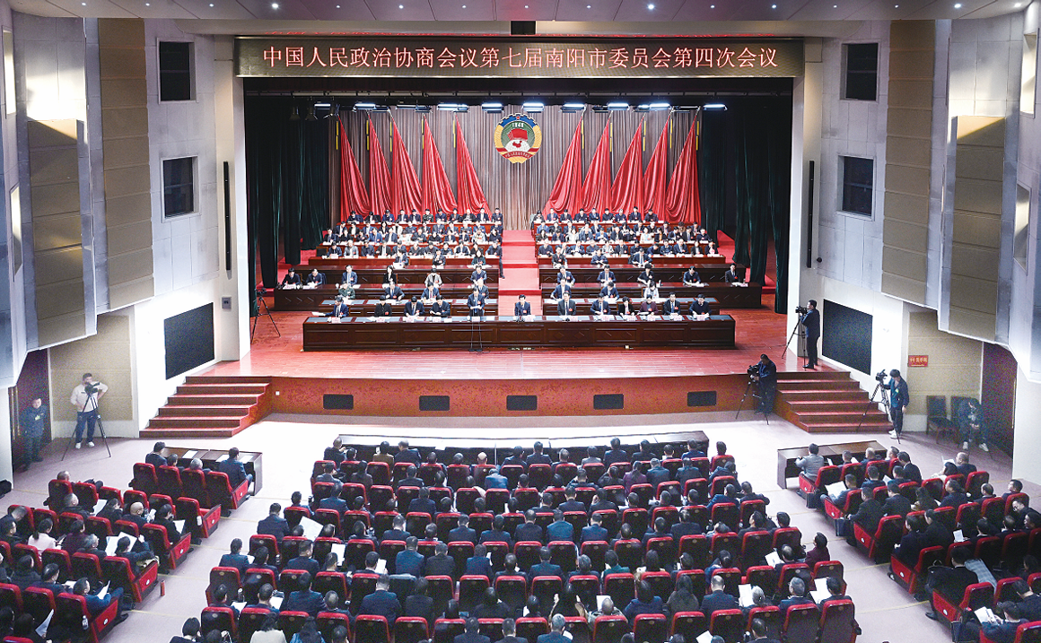 王智慧路红卫张生起等到会祝贺政协第七届南阳市委员会第四次会议胜利闭幕