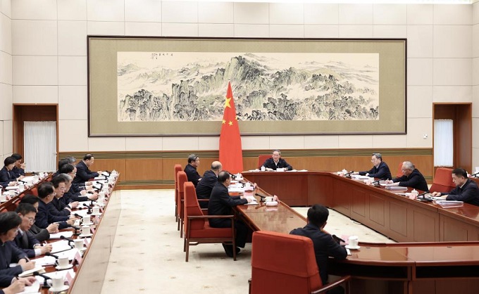 李强主持召开国务院第十次全体会议 讨论政府工作报告稿和“十五五”规划纲要草案稿