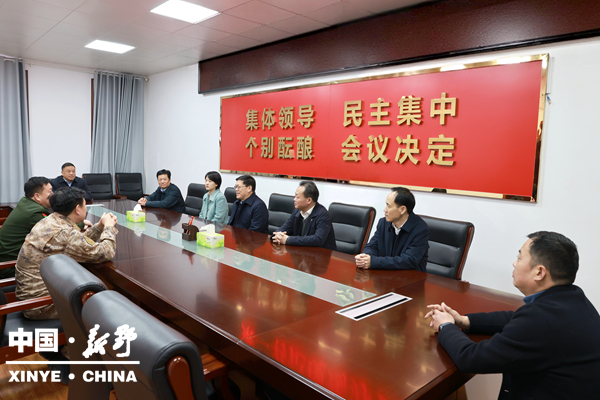 新野县“四家”班子2026年春节前夕看望慰问驻军部队官兵