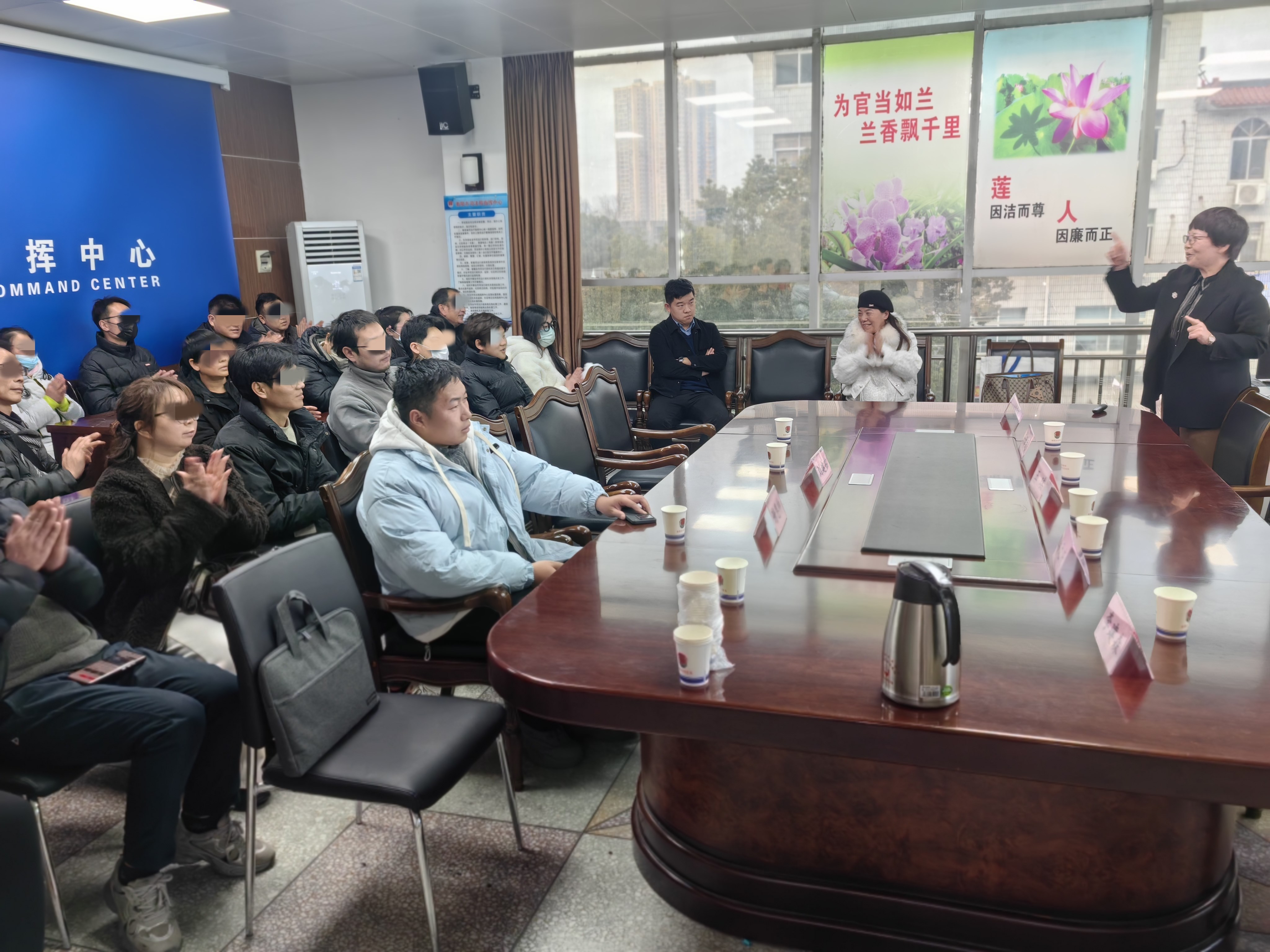 南阳市司法局组织开展 义写春联暨困难社区矫正对象帮扶活动