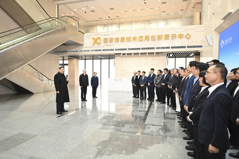 习近平春节前夕在北京看望慰问基层干部群众 向全国各族人民致以美好的新春祝福 祝各族人民幸福安康祝伟大祖国繁荣昌盛