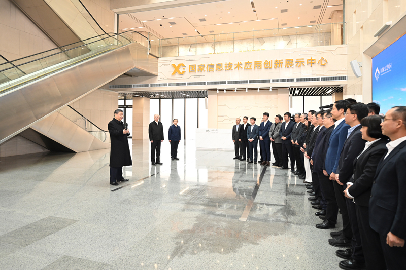 习近平春节前夕在北京看望慰问基层干部群众 向全国各族人民致以美好的新春祝福 祝各族人民幸福安康祝伟大祖国繁荣昌盛