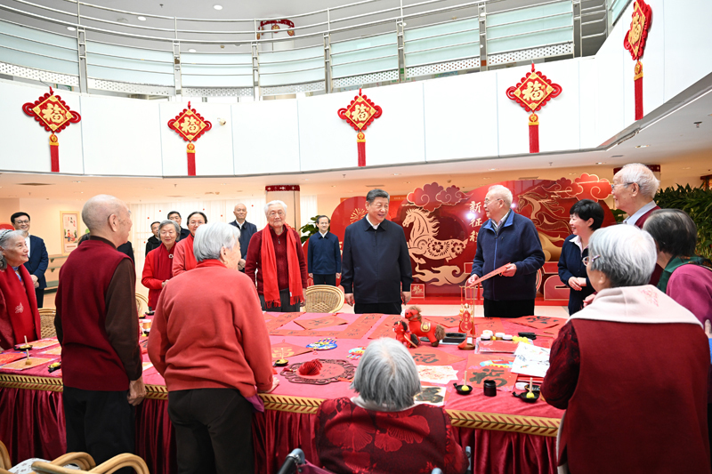 习近平春节前夕在北京看望慰问基层干部群众 向全国各族人民致以美好的新春祝福 祝各族人民幸福安康祝伟大祖国繁荣昌盛