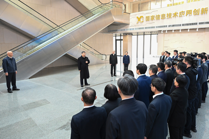 习近平春节前夕在北京看望慰问基层干部群众 向全国各族人民致以美好的新春祝福 祝各族人民幸福安康祝伟大祖国繁荣昌盛