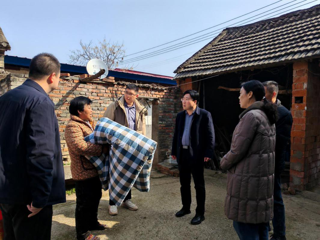 迎春送暖入农户 真情帮扶促振兴 ——南阳市商务局开展新春送温暖走访慰问活动