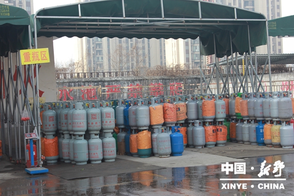 县委书记赵红亮调研节日安全、市场供应、企业生产等工作