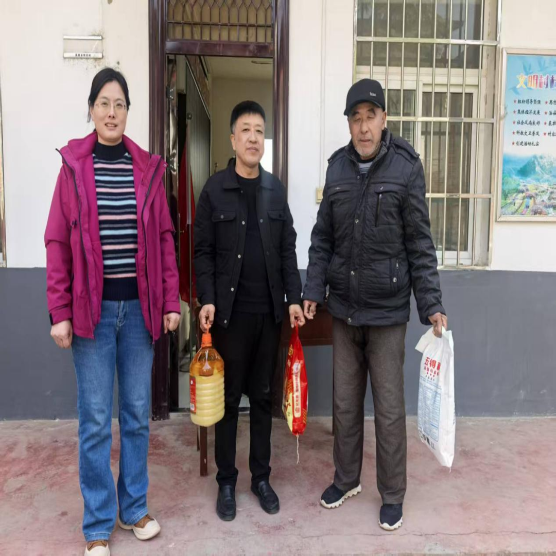 真情慰问暖民心 凝心聚力迎新春 —市农业农村局赴樊庄村开展“冬季送暖固成果”慰问活动