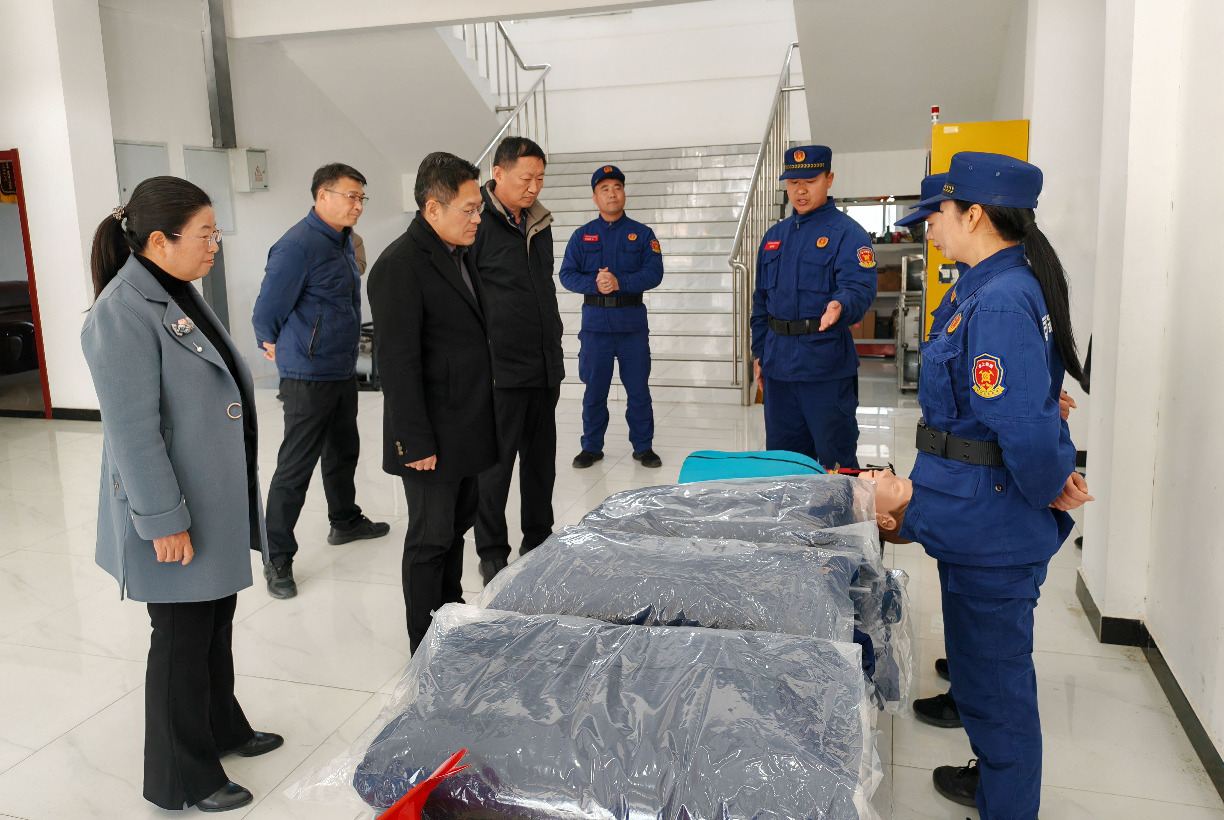 应急护航筑校园防线 锦旗致谢续鱼水深情