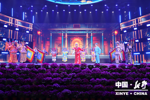 新野县2026年春节联欢晚会精彩纷呈 “向新出发”共赴马年文化盛宴 新野县2026年春节联欢晚会精彩纷呈 “向新出发”共赴马年文化盛宴