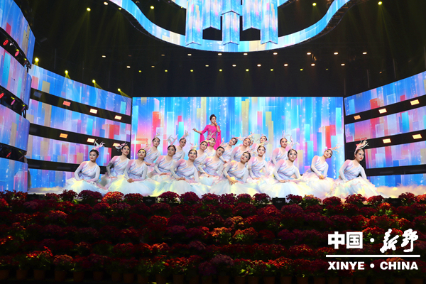 新野县2026年春节联欢晚会精彩纷呈 “向新出发”共赴马年文化盛宴 新野县2026年春节联欢晚会精彩纷呈 “向新出发”共赴马年文化盛宴