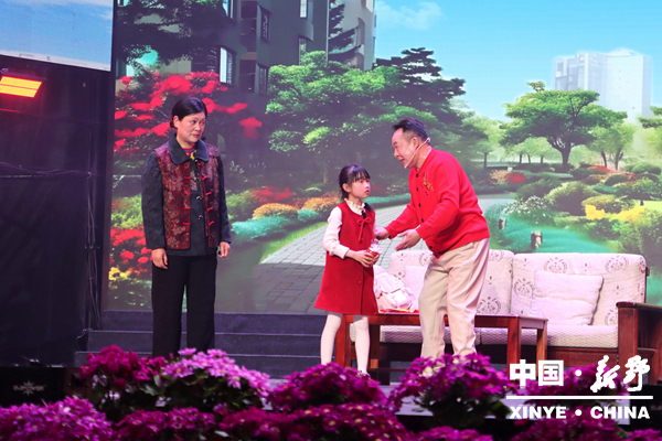 新野县2026年春节联欢晚会精彩纷呈 “向新出发”共赴马年文化盛宴 新野县2026年春节联欢晚会精彩纷呈 “向新出发”共赴马年文化盛宴