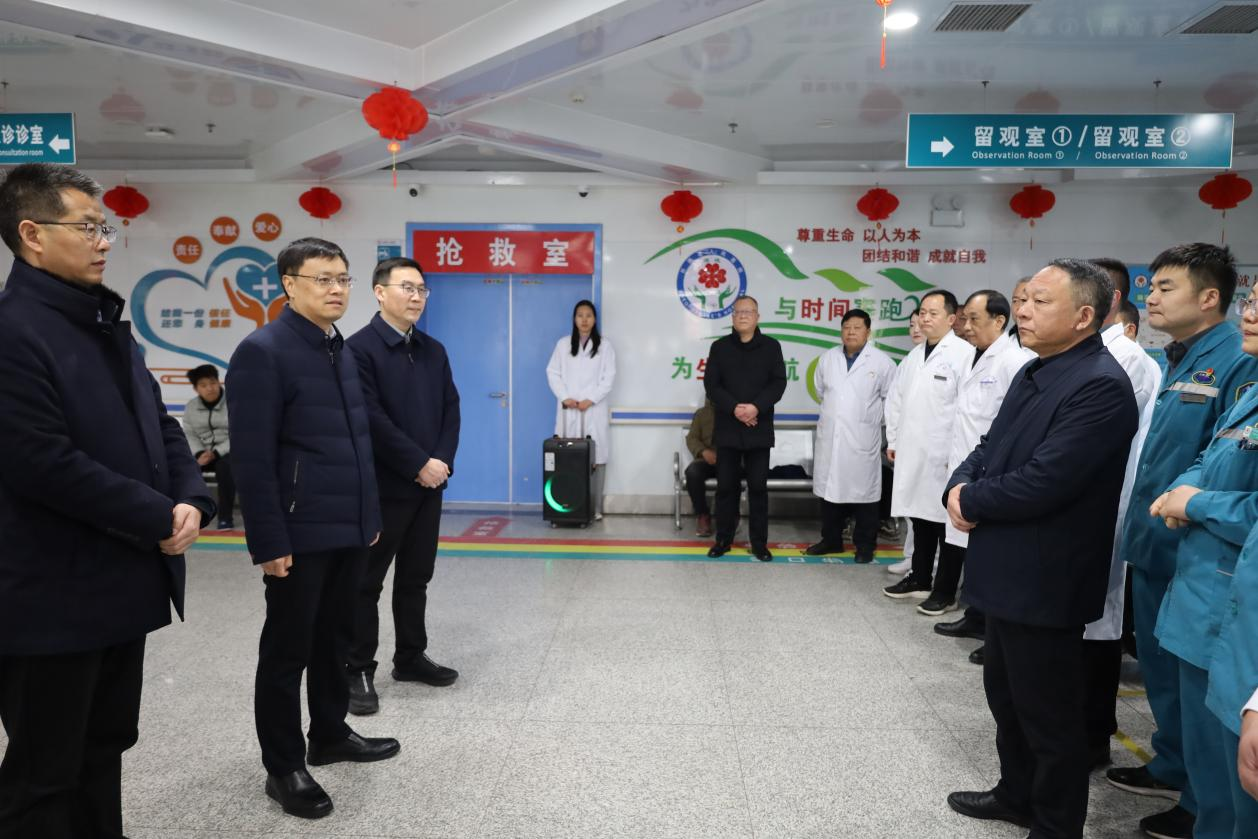 关文波看望慰问春节假期坚守一线工作人员 关文波看望慰问春节假期坚守一线工作人员