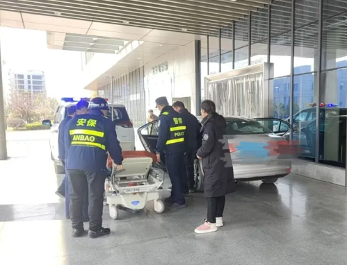 为生命开道！杨营派出所民警春节暖心救助