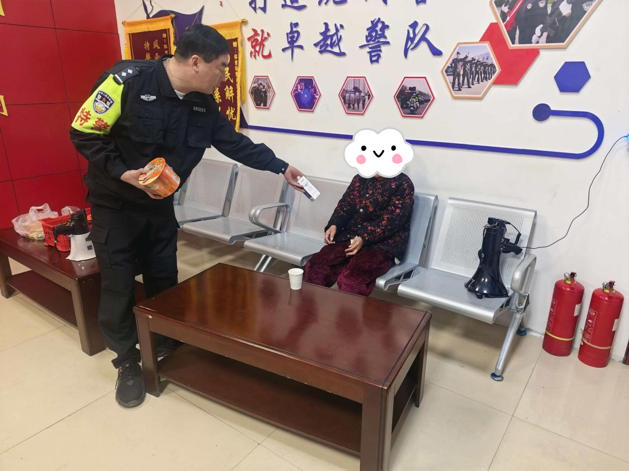 镇平公安：特警爱心救助走失老人 平安护送暖人心