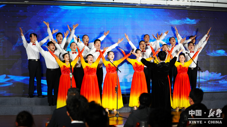 万象更新迎马岁 万家欢腾享新春