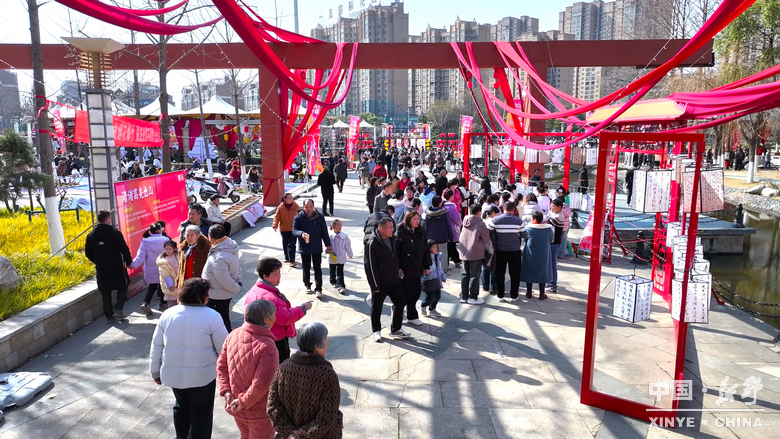 万象更新迎马岁 万家欢腾享新春