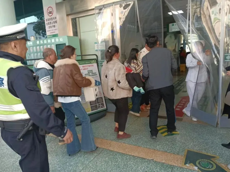 20分钟生命护航！镇平交警紧急护送头部受伤儿童紧急就医