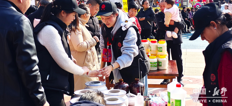 万象更新迎马岁 万家欢腾享新春