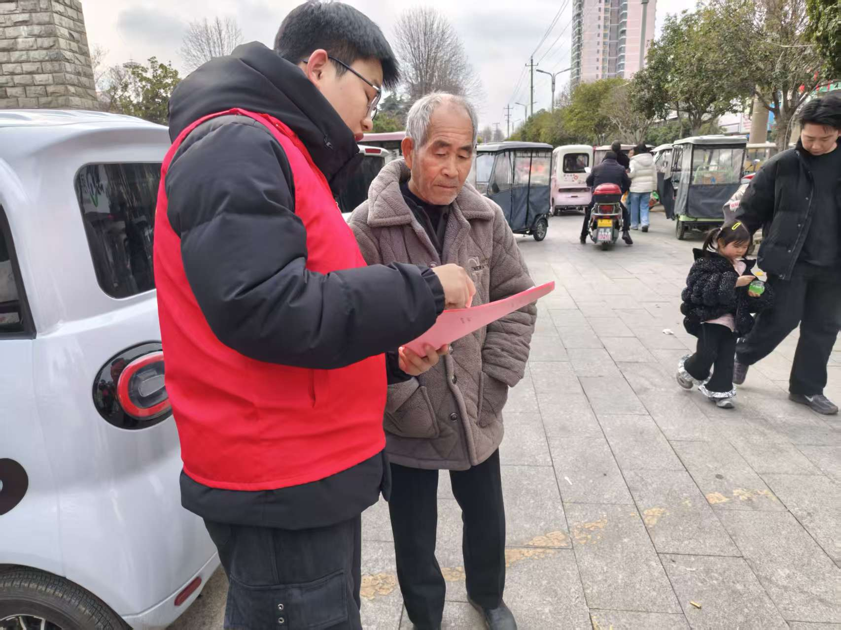 镇平县发改委开展“学理论 谋发展”文明实践主题活动