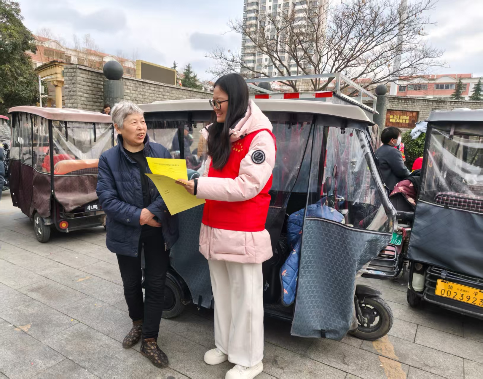 镇平县发改委开展“学理论 谋发展”文明实践主题活动