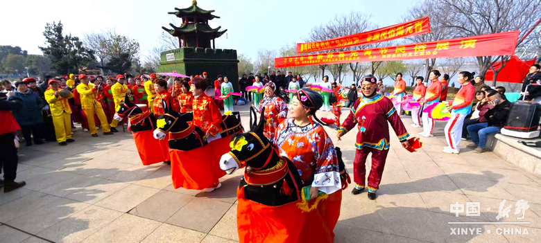 民俗欢腾闹元夕 华灯溢彩赴春约