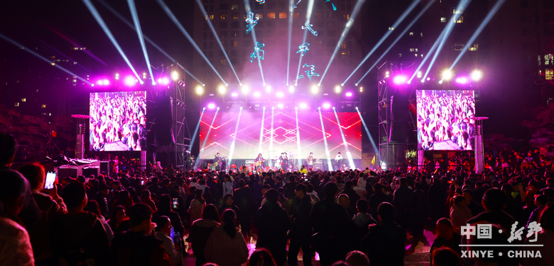 民俗欢腾闹元夕 华灯溢彩赴春约