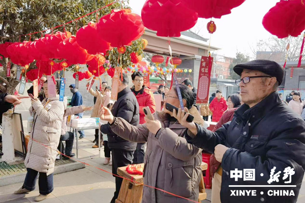 新野汉桑城遗址公园张灯结彩欢乐多