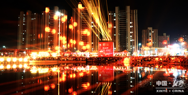 民俗欢腾闹元夕 华灯溢彩赴春约