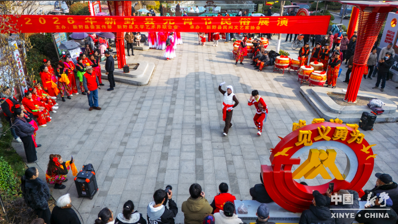 民俗欢腾闹元夕 华灯溢彩赴春约