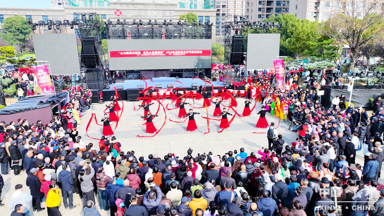 民俗欢腾闹元夕 华灯溢彩赴春约