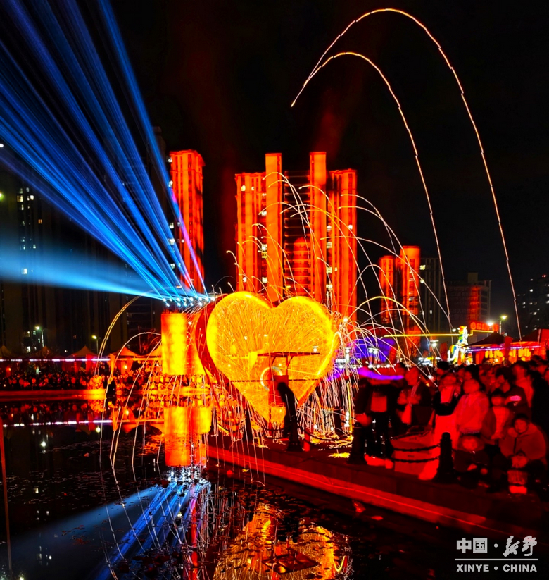 民俗欢腾闹元夕 华灯溢彩赴春约