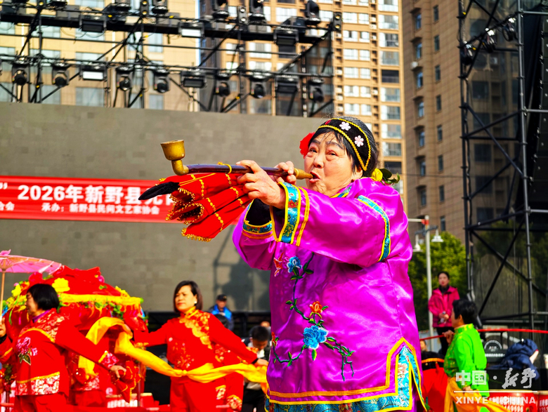 民俗欢腾闹元夕 华灯溢彩赴春约