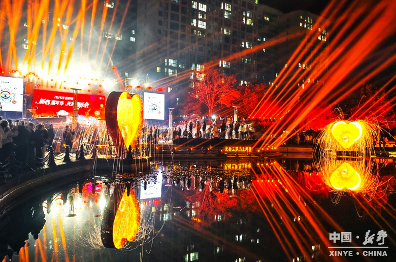 民俗欢腾闹元夕 华灯溢彩赴春约