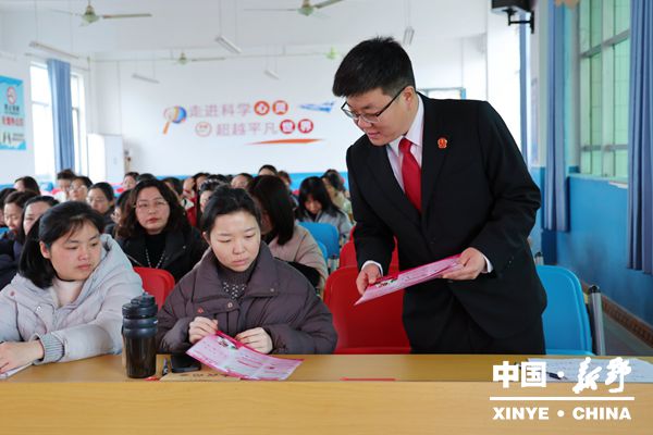 县人民法院开展妇女权益保护普法活动