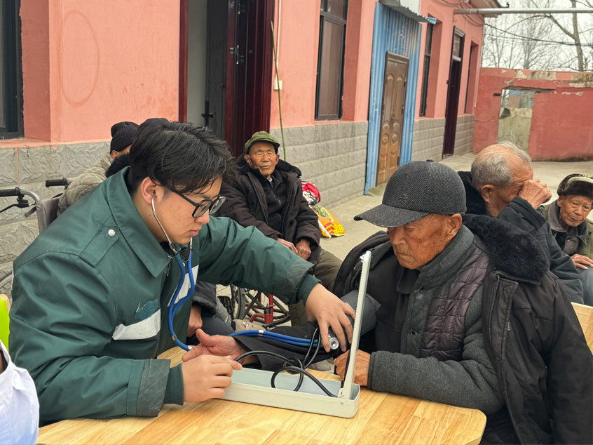 社旗县“学雷锋 我行动”文明实践主题活动走进饶良镇敬老院