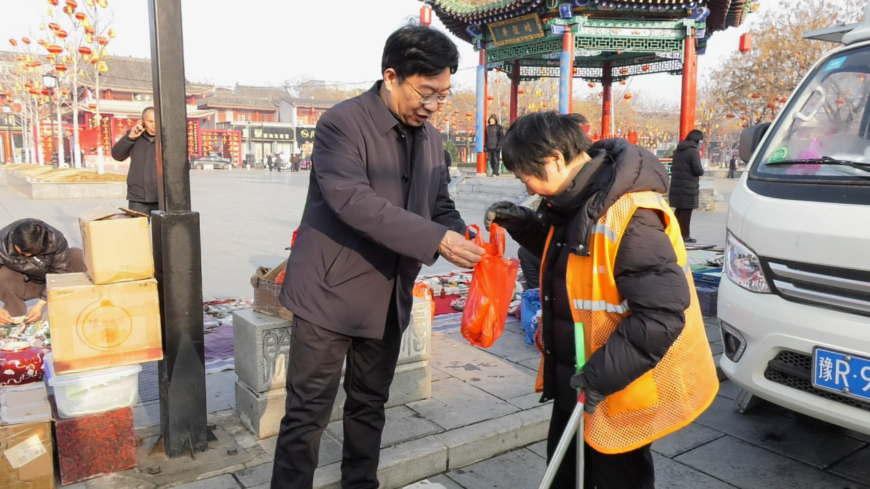 社旗县开展“访一线 送温暖”文明实践主题活动